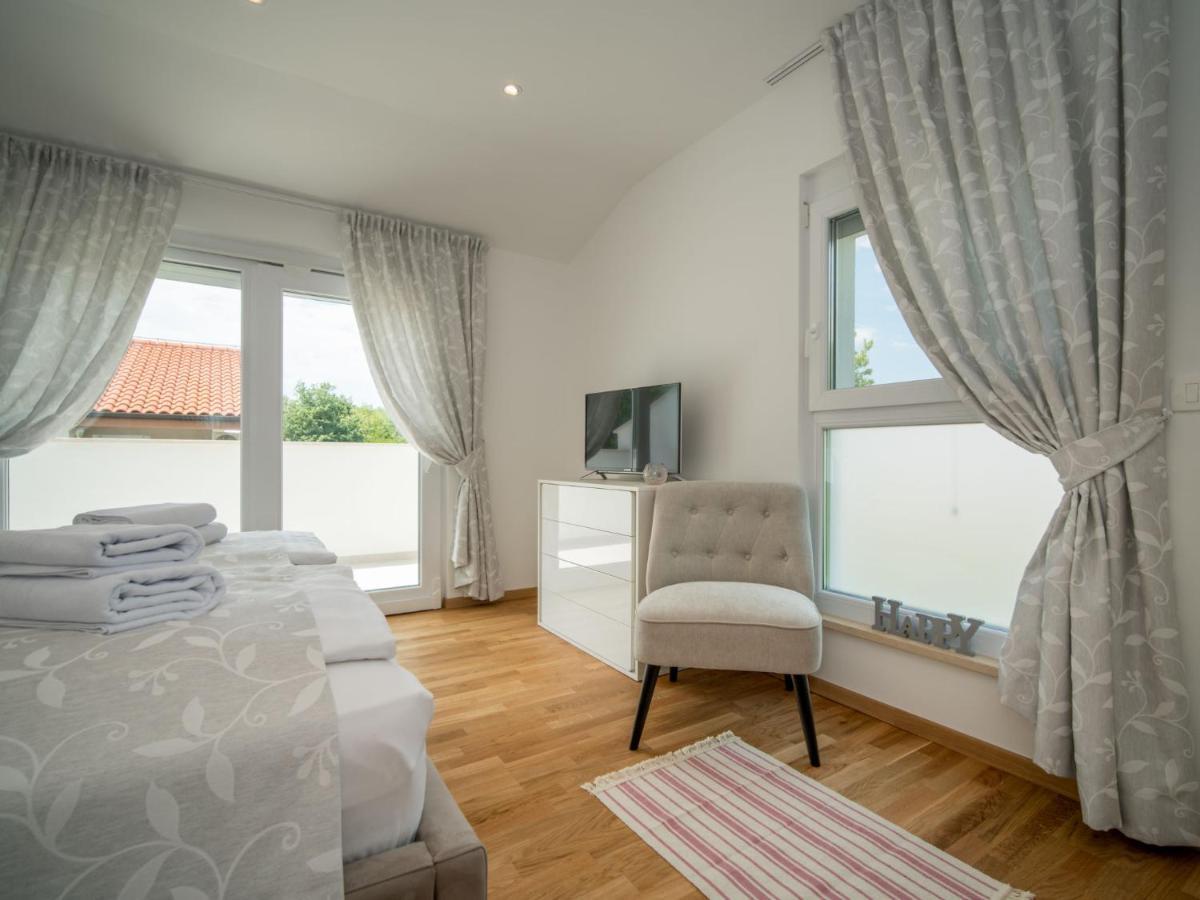 Holiday Home Andela By Interhome Dobrinj Bagian luar foto