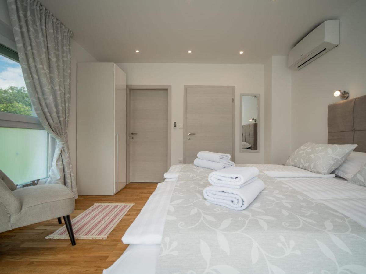 Holiday Home Andela By Interhome Dobrinj Bagian luar foto